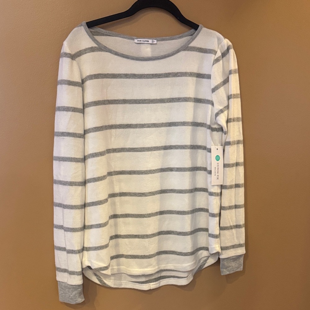 Pink Clover Gray and White Knit Top